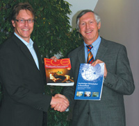 Prof. Dr. Gege bei der Pr�sentation der neuen B.A.U.M.-Brosch�re im ALTOP Verlag, Juli 2005